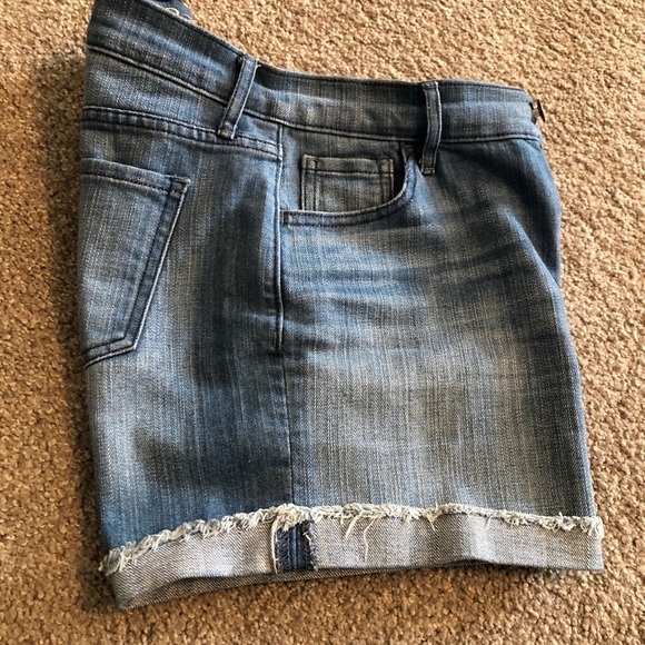 Old Navy “ THE SWEETHEART “ shorts, size 2 - Picture 7 of 11